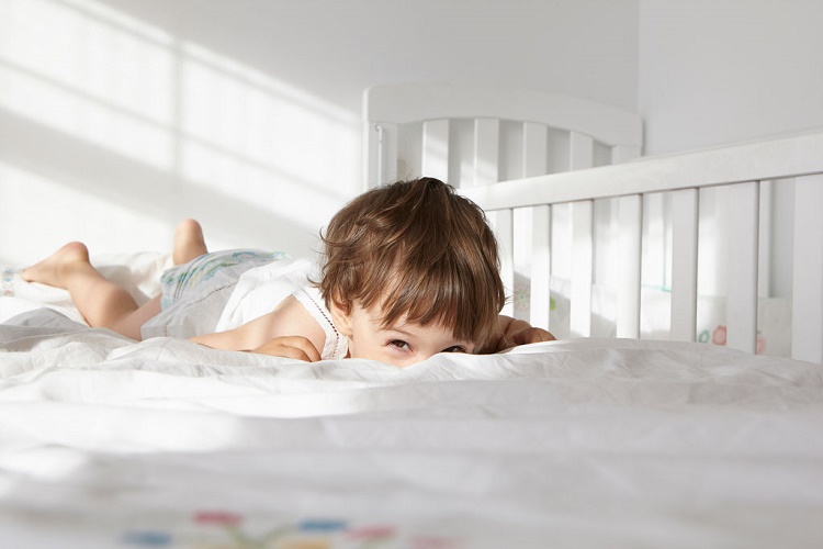 Как научить ребенка спать отдельно от родителей