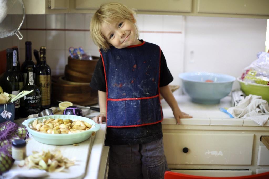 Ребенок до года на кухне и в ванной: правила безопасности. безопасность на кухне несчастные случаи при готовке