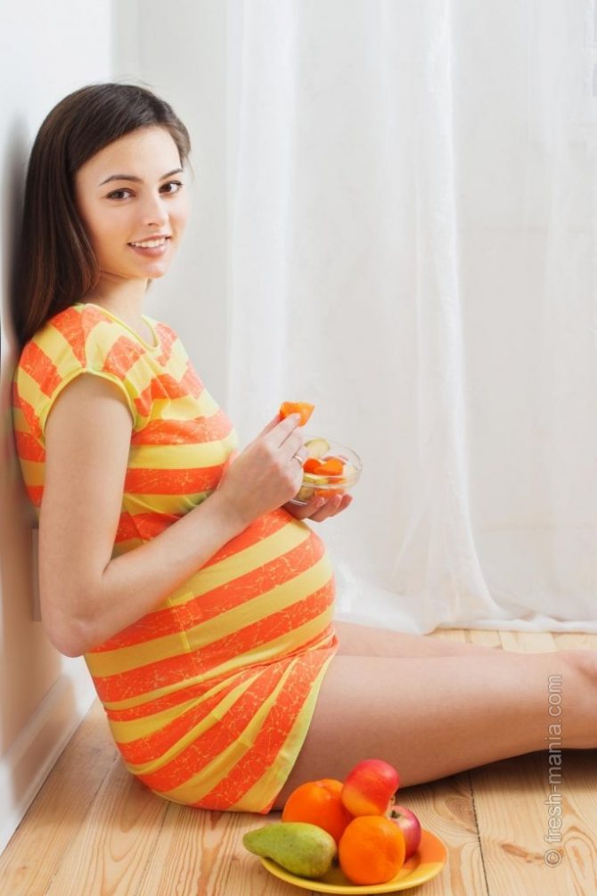 Хурма при беременности в первом, втором, третьем триместре. польза и вред, можно ли
