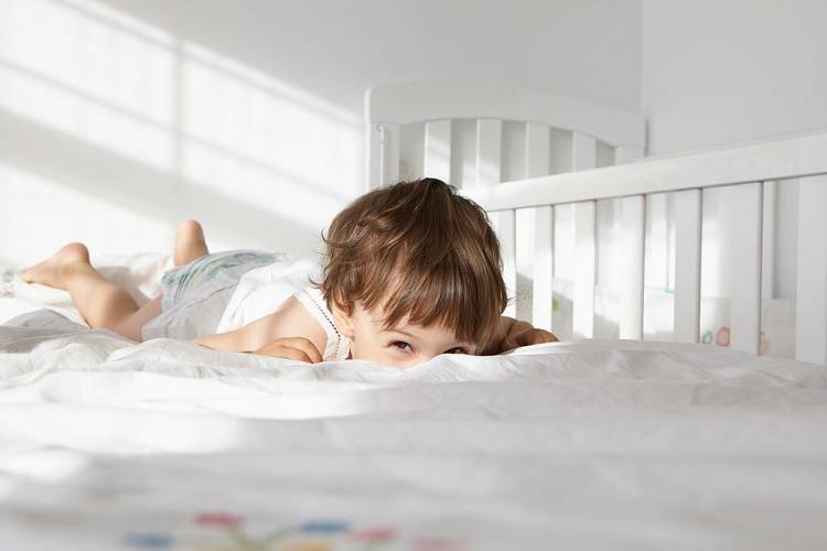 Как приучить ребенка засыпать самостоятельно – рекомендации известного детского врача комаровского