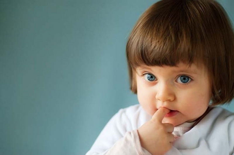 Ребенок грызет ногти и другие вредные привычки у детей. как отучить это делать?