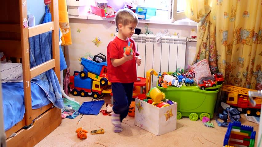 Как научить ребенка от 2 лет убирать свои игрушки — 10 важных шагов к самостоятельности