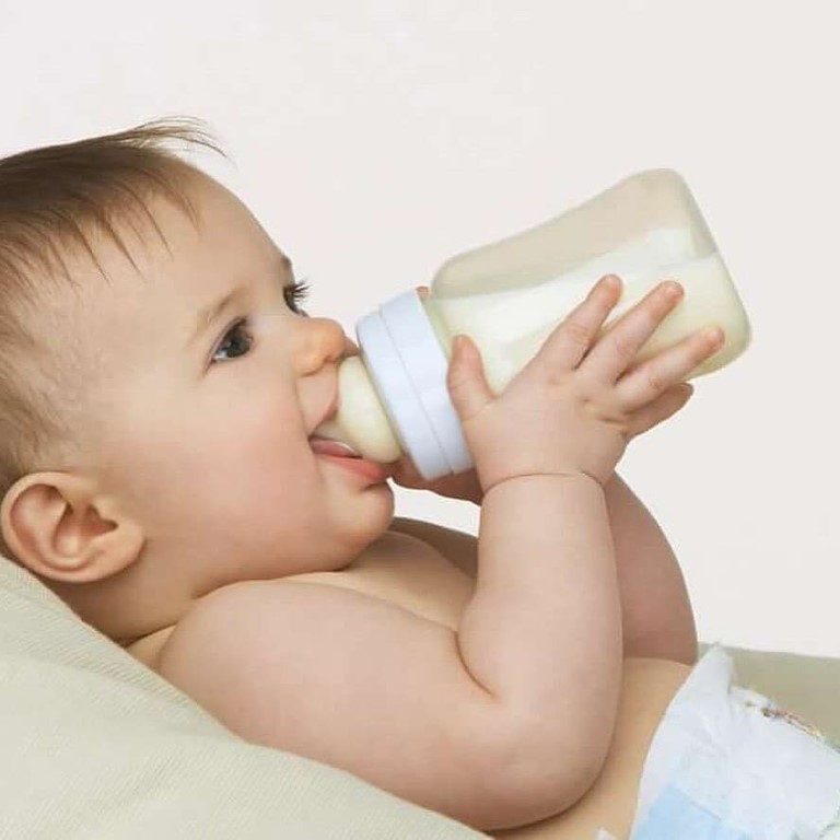 Козье молоко грудным детям: можно ли давать и когда