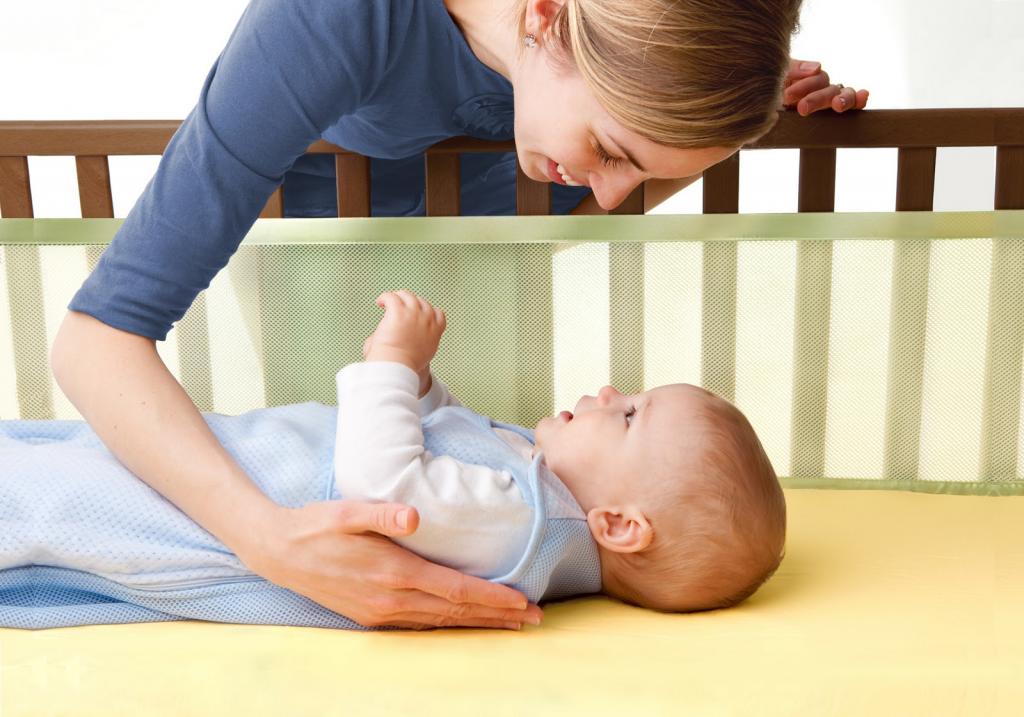 Как отучить ребенка от рук: советы молодым мамам