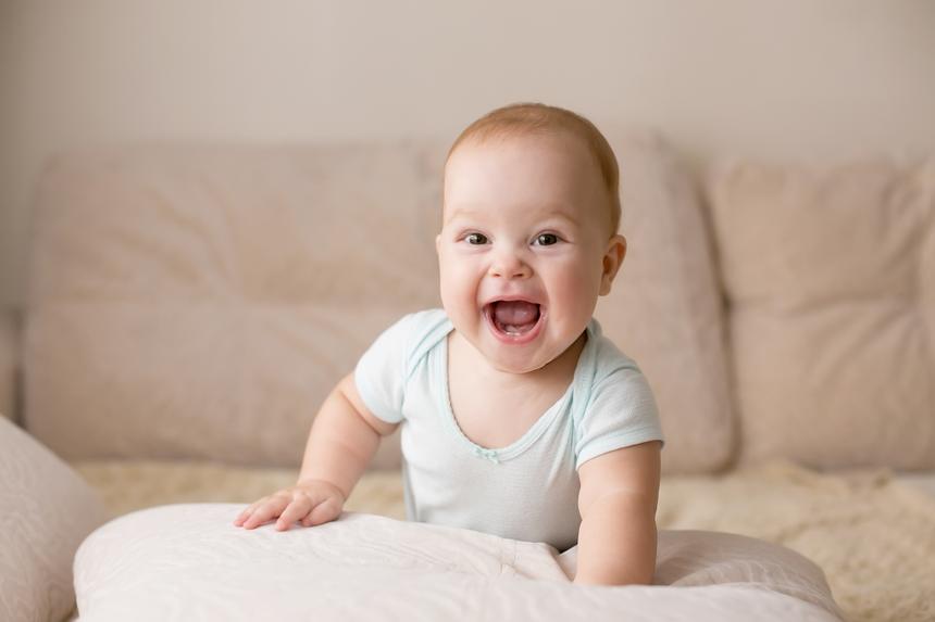 Когда грудничок начинает улыбаться: первые улыбки, знаки и развитие малыша