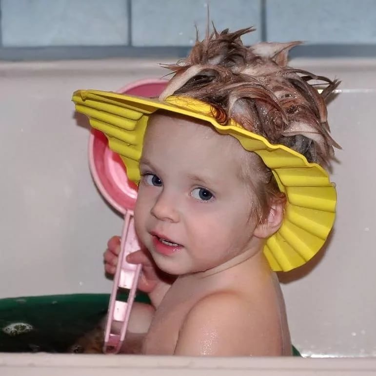 Моем голову с удовольствием: 7 верных способов уговорить ребенка помыть голову без слез -