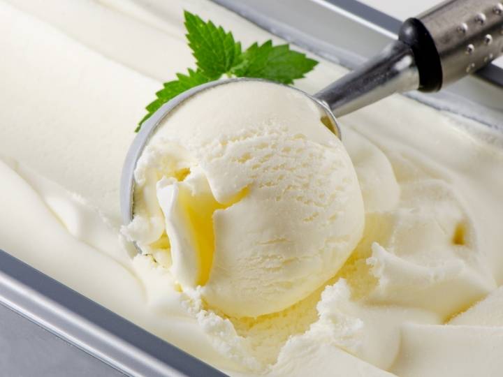 Пломбир и другие виды мороженого: можно ли его есть при грудном вскармливании?
