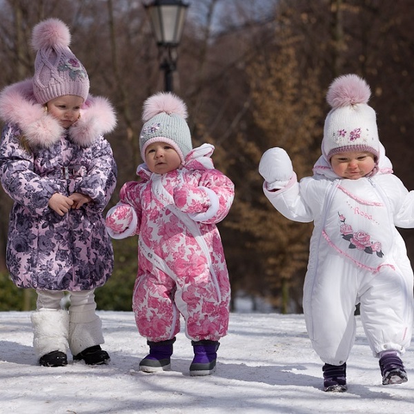 Одеваем новорожденного зимой на прогулку в мороз и при плюсовой температуре