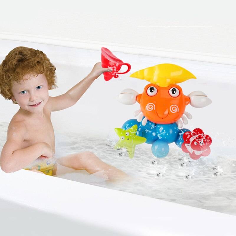 Делаем купание ребенка веселым и развивающим: игрушки для ванной на присосках и правила их подбора