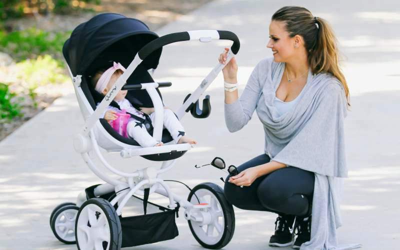 Какие прогулочные коляски можно использовать с самого рождения