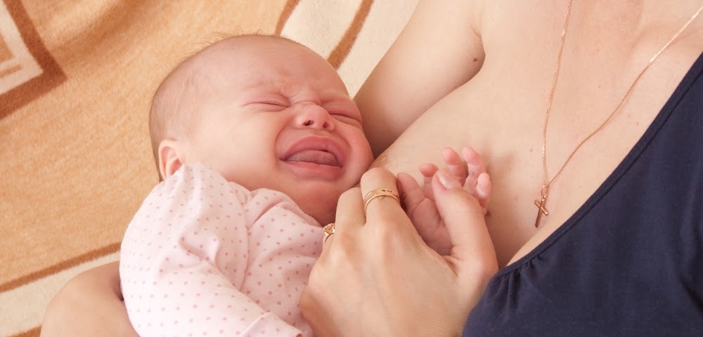 Новорожденный просит грудь каждый час хватает ли ему молока