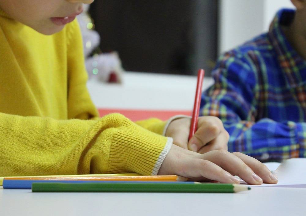 Нужно ли учить ребёнка писать до школы