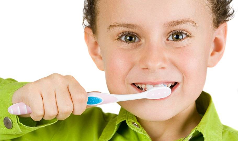 Ребёнок отказывается чистить зубы: что делать? советы от «мегадента клиник»