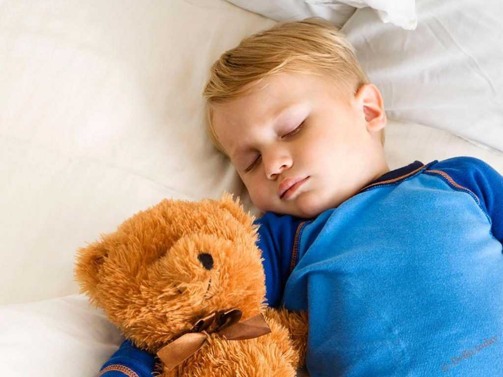 Как помочь ребенку, если он не спит из-за коликов?