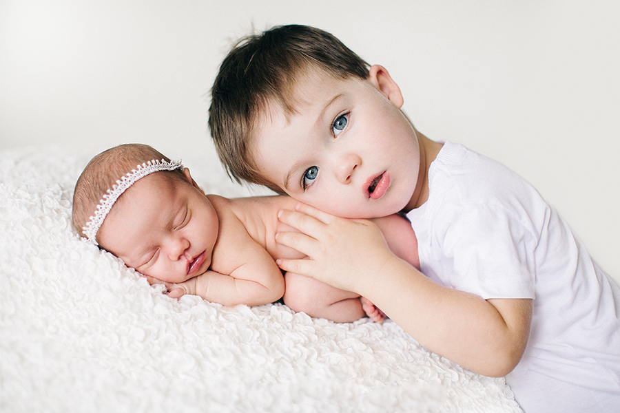 Новорожденная двойня – вас спасет режим дня двойняшек