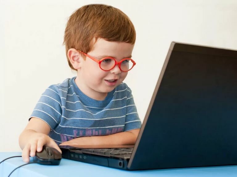 Юлия гиппенрейтер: 'отлучить ребенка от интернета сегодня невозможно'. сколько компьютера нормально для ребенка