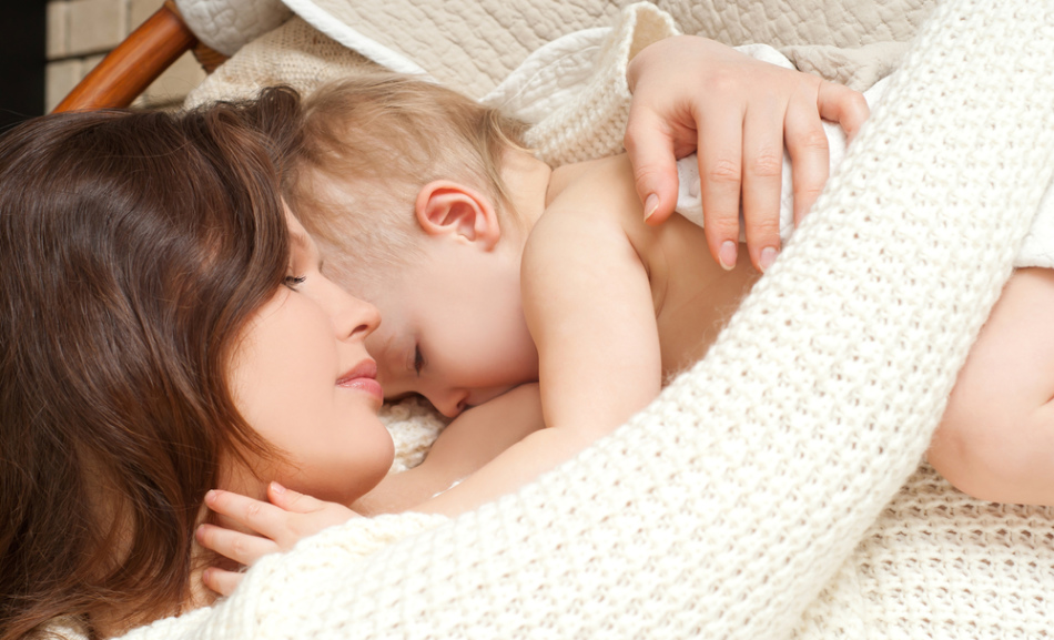 Кормить ли ребенка ночью - причины, диагностика и лечение