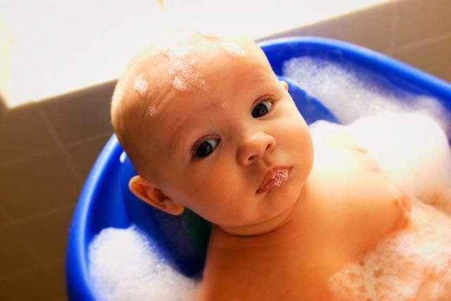 Ребенок боится мыть голову? советы родителям