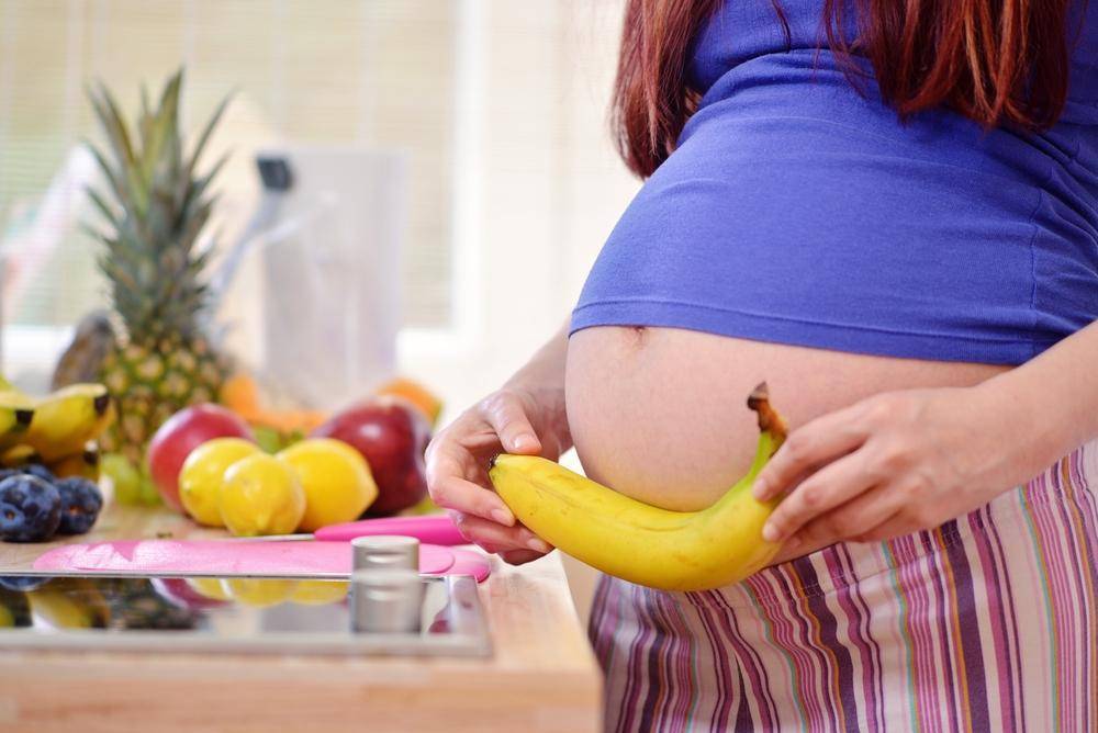 Какие фрукты полезны во время беременности, таблица пищевых веществ в фруктах и ягодах