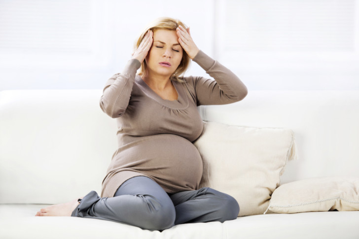 Головная боль при беременности: причины возникновения, способы устранения, народные средства