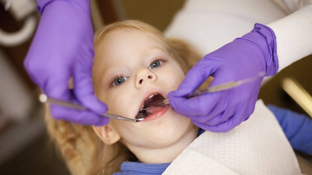 Они идут! все, что нужно знать родителям о прорезывании зубов у детей