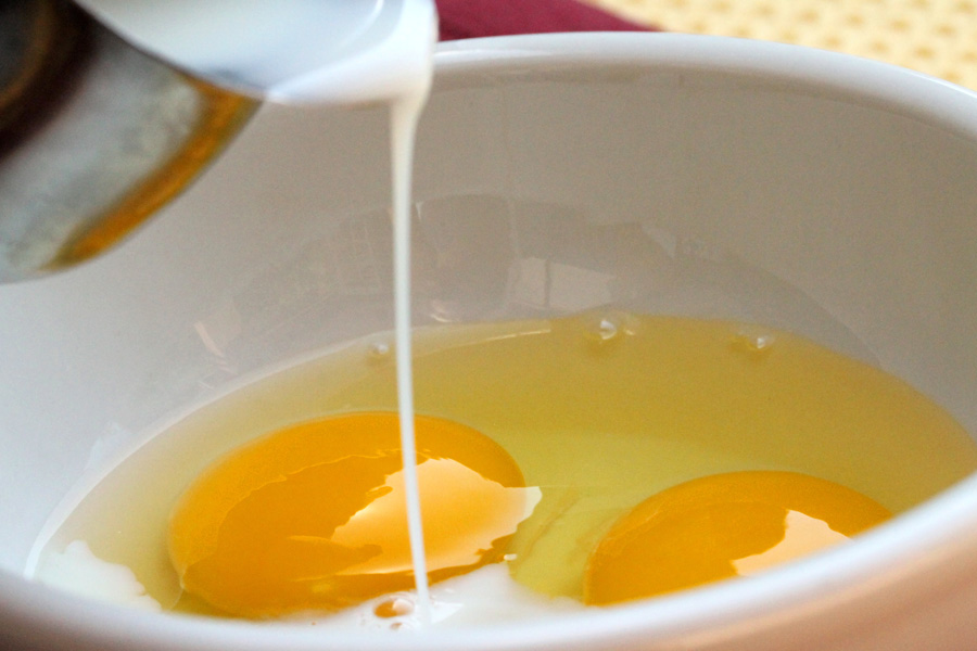 Можно ли употреблять омлет при грудном вскармливании и как правильно включить его в прикорм?