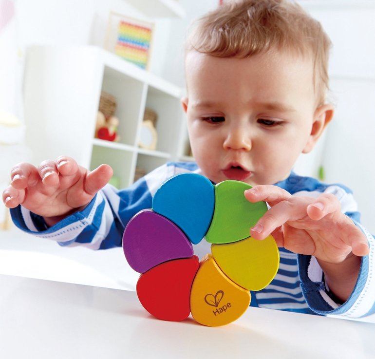 Как научить ребенка различать цвета