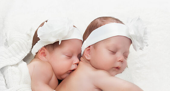 Оба два: как организовать уход за новорожденными близнецами. уход двумя детьми одновременно