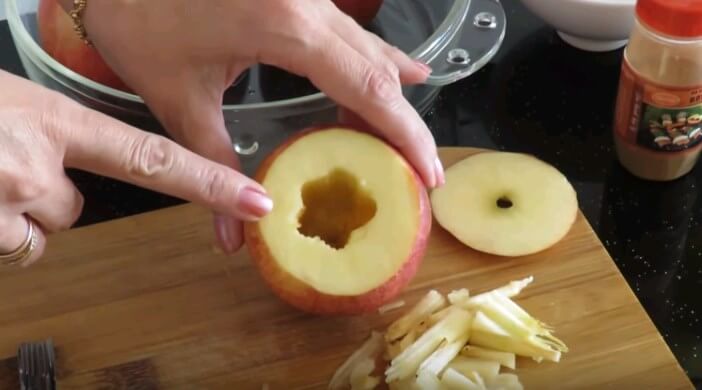 Как запечь яблоко для ребенка в духовке, микроволновке, мультиварке