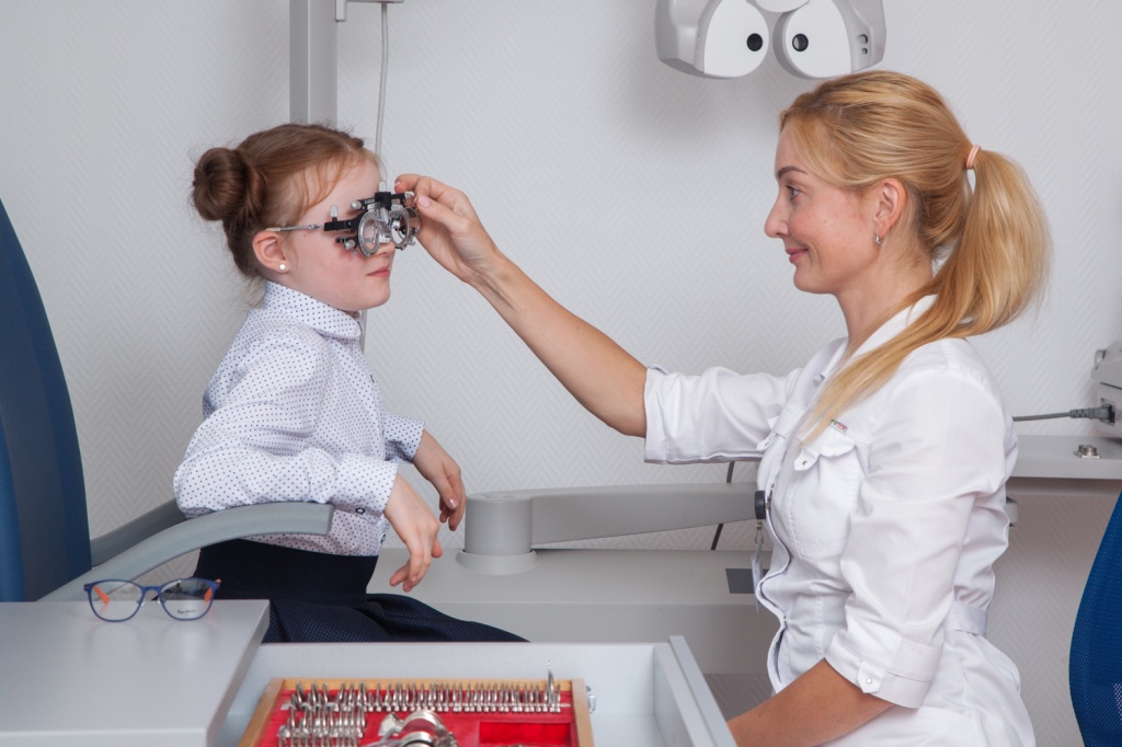 Как научить ребёнка различать цвета: 6 методик от детского офтальмолога