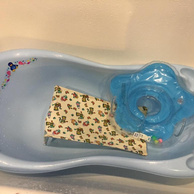 Ванночка для купания новорожденных. какую купить можно, а какую нельзя ни в коем случае