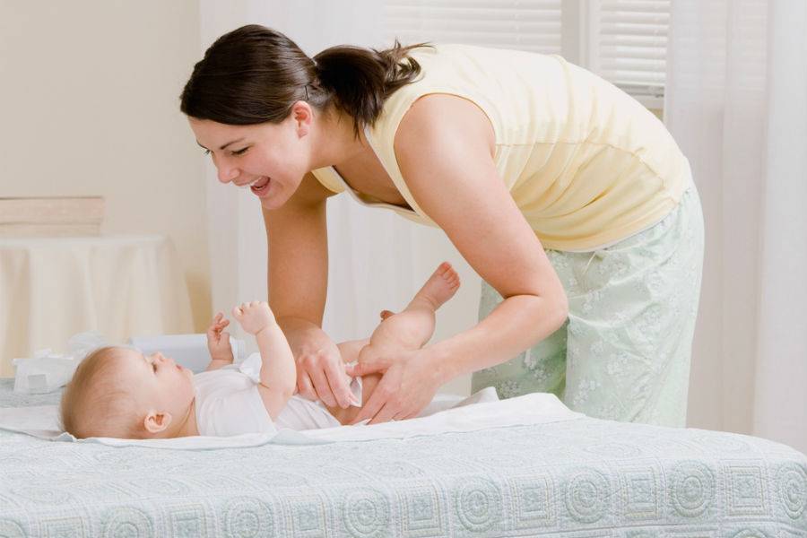 Первые дни с младенцем дома: 6 советов маме - после родов