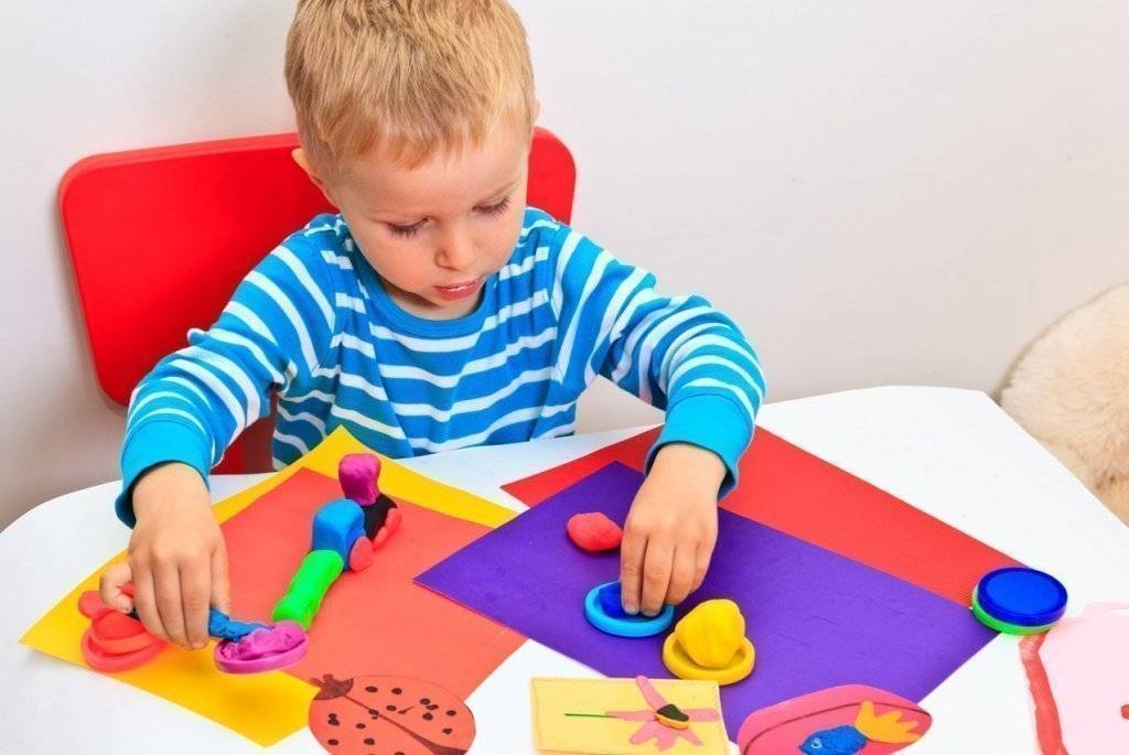 В каком возрасте дети должны знать цвета? как научить ребенка различать цвета?