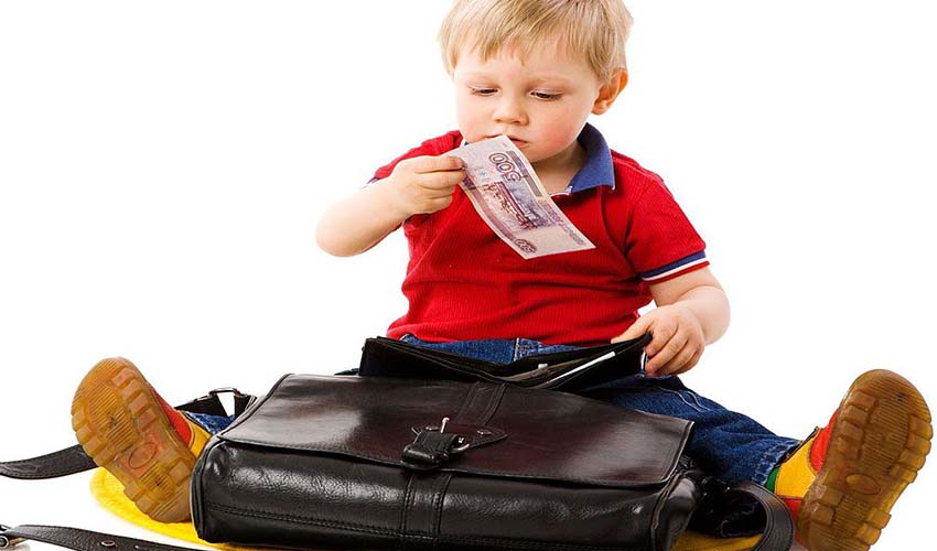 Ребенок ворует деньги у родителей – что делать?