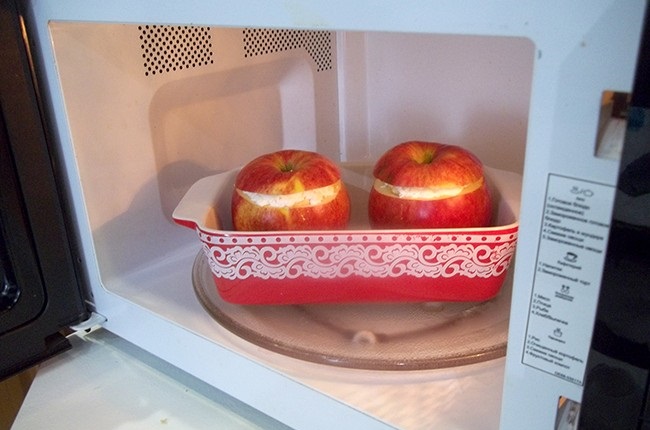 Запеченные яблоки в мультиварке. теперь я знаю, куда девать не сладкие яблоки!