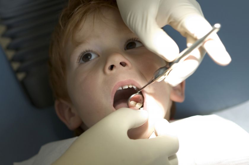 Анастезия при удалении молочного зуба: особенности детской анастезии