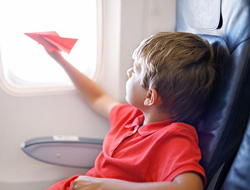 Чем занять ребенка в самолете - 55 крутых идей