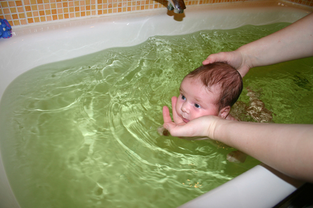 Хвойные ванны для малышей — секреты приготовления и применения