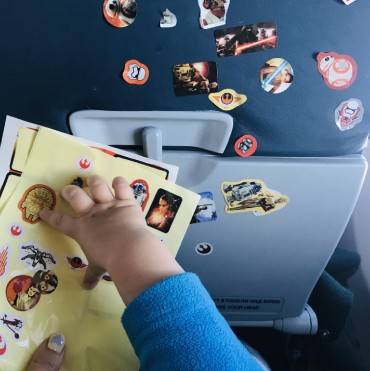 Чем занять ребенка в самолете - 55 крутых идей.что взять с собой для малыша?