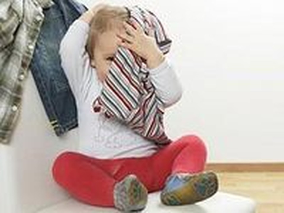 Малыш одевается с капризами и истериками. 5 советов родителя