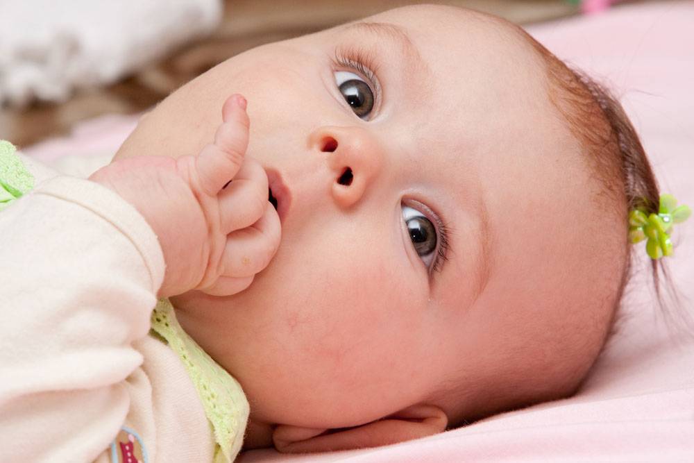 Этапы развития слуха у новорожденного ребенка, когда начинает слышать и как проверить самостоятельно