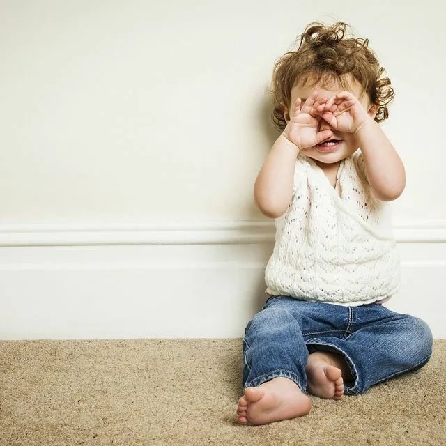Ребенок бьется головой о стену. что это значит? как избавиться от аутоагрессии у ребенка