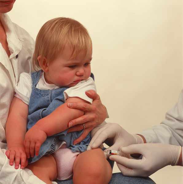 Прививки новорожденным - за и против, календарь прививок