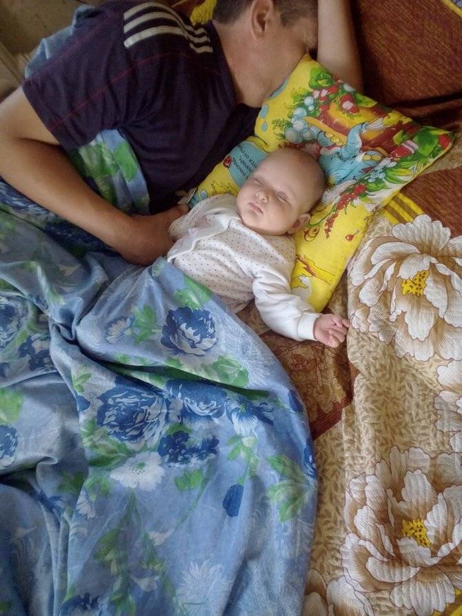 Как научить новорожденного ребенка спать в своей кроватке самостоятельно
