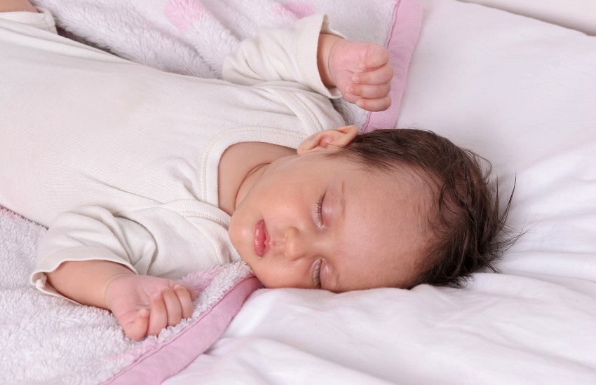 Новорожденный закатывает глаза когда засыпает