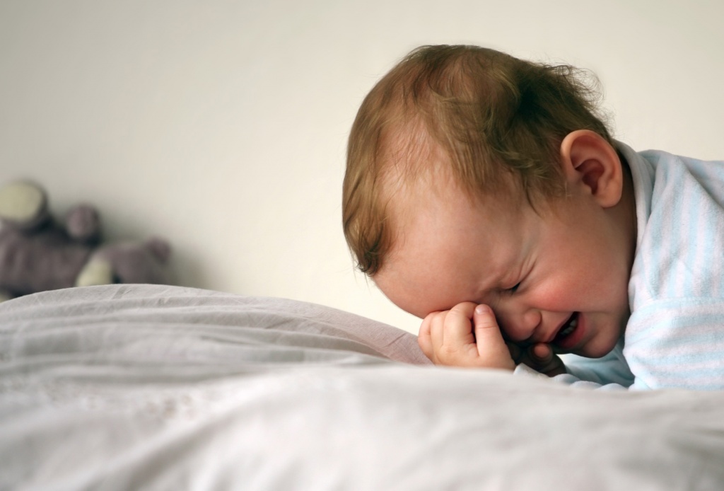 Как успокоить плачущего ребенка: 4 способа для новорожденных. как уложить ребенка спать