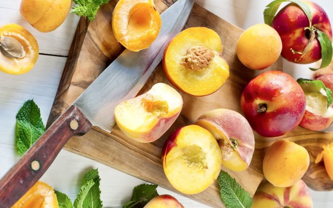 Персики при грудном вскармливании и беременности: можно ли есть фрукты в первый и второй месяц гв и на ранних сроках беременности?