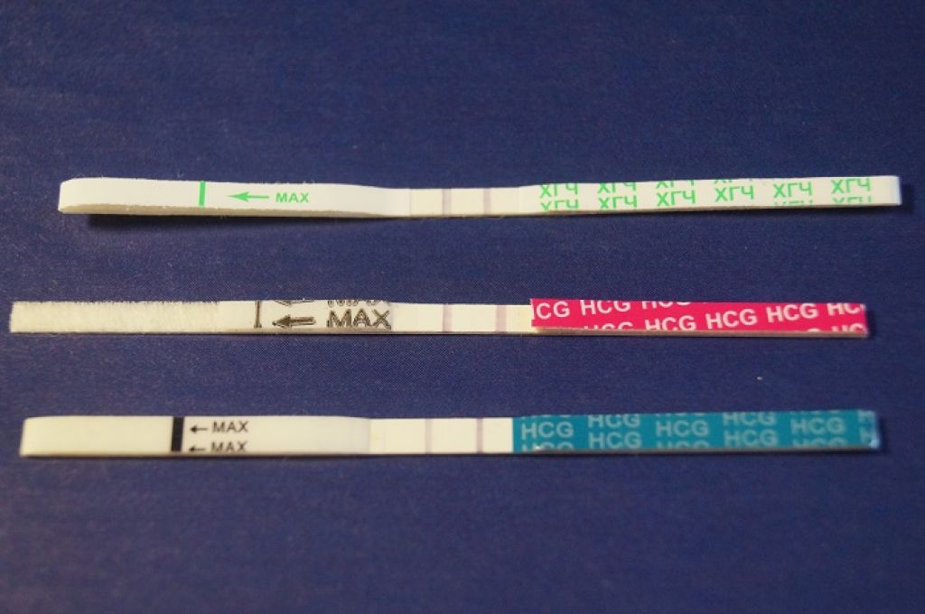 Почему тест полоска бледная на беременность. Тест на беременность вторая полоска бледная. Тест на беременность бледная вторая полоска на тесте. Бледная 2 полоска на тесте на беременность. Бледная полоска теста.